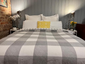 The Coachhouse - studio apartment